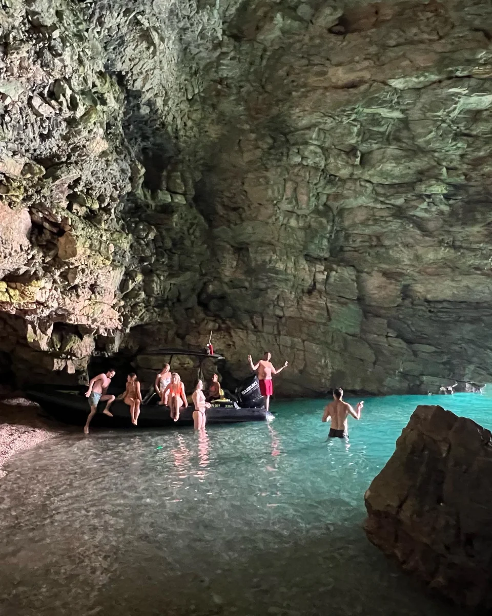 Gallery image for Grama Bay & Blue Gem Cave Speedboat